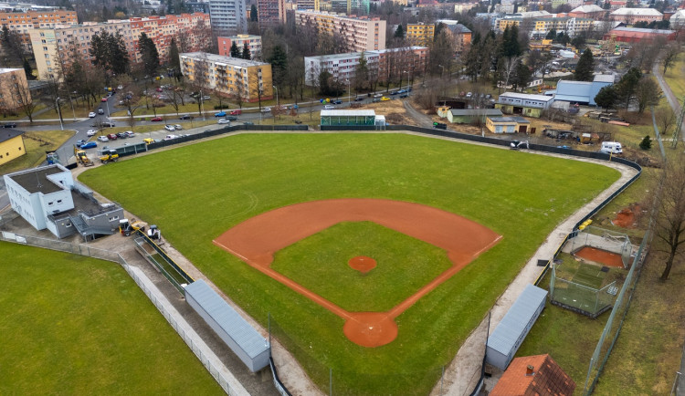 Baseballisté ve Frýdku-Místu potřebovali opravit hřiště, radnice se o to postarala. Foto: Frýdek-Místek