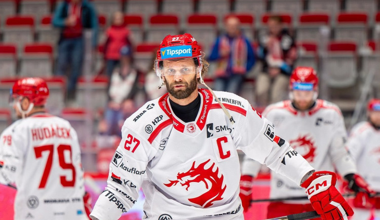 Postup Třince do semifinále byl nejlepší dárek pro tisící zápas kapitána Růžičky. Foto: HC Oceláři Třinec