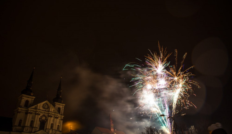 Zastupitelé Karlových Varů schválili celoplošný zákaz pyrotechniky ve městě