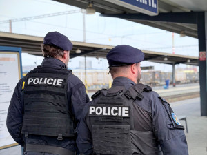 Krajané zbytečně riskují v kolejišti. Policie řešila přestupky i muže s ukradenými kabely