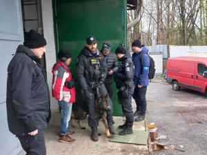 Cizinečtí policisté kontrolovali tržnici v Ostravě. Tři lidé musí opustit Česko