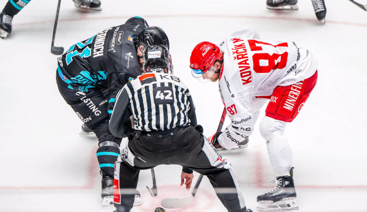 Kovařčík: Naše střídačka gólem na 2:4 ožila a věřili jsme, že otočíme. Foto: HC Oceláři Třinec