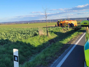 Řidič motocyklu zemřel na Opavsku, nezvládl průjezd zatáčkou