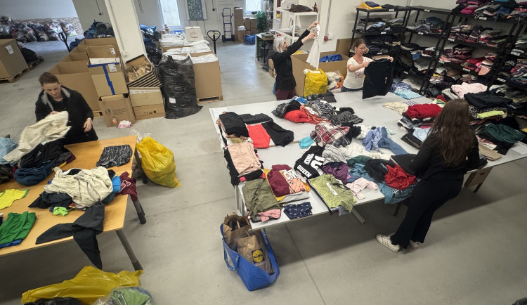 Nová mapa ukazuje, kam mohou lidé odnést nepotřebné oblečení