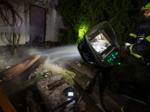 Požár v Paskově zaměstnal čtyři jednotky hasičů, jeden z nich se zranil