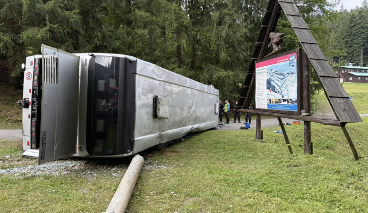 Za loňskou havárii autobusu ve Starých Hamrech padla obvinění.