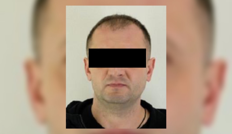 Muž si odešel hledat práci, domů se vrátil po čtyřech dnech