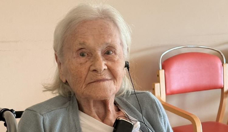 Před nacisty se skrývala v lesním bunkru. Domov našla v Plzni, kde oslavila stovku