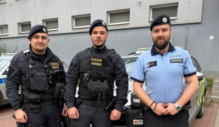 Senior měl infarkt na služebně v Orlové. Policisté mu zachránili život