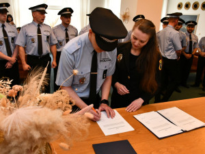 Městskou policii v Ostravě posiluje 15 nových strážníků. Jsou mezi nimi dvě ženy