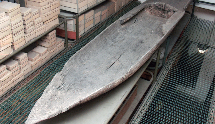 V Olomouci po 64 letech vystaví tajemný člun, našli ho v Moravě i se sekerou