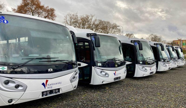 Karlovarský kraj zavede přímé autobusy z Aše do Karlových Varů, zatím na zkoušku