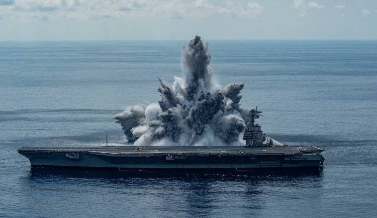 Nejdelší mise americké letadlové lodě od studené války připomíná Vietnam