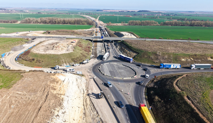 Dražší nafta a asfalt mohou zkomplikovat stavby dálnic, varuje před tím šéf ŘSD