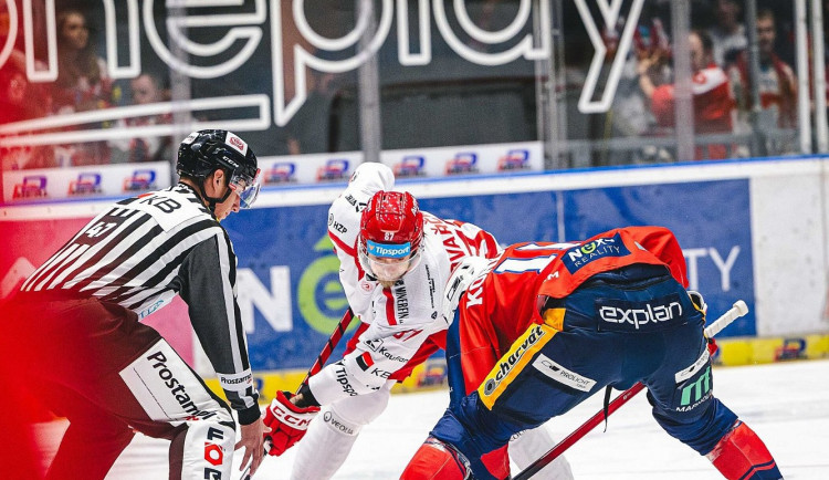 Začalo extraligové finále. Třinec byl v Pardubicích ve vedení, nakonec prohrál 3:2. Foto: HC Oceláři Třinec