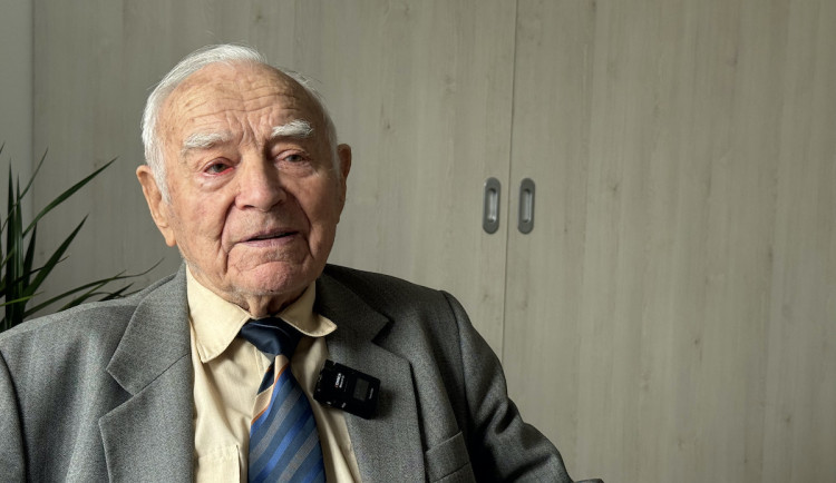 Dlouholetý učitel Václav Kohout oslavil stovku. Člověk by se měl pořád zlepšovat, říká