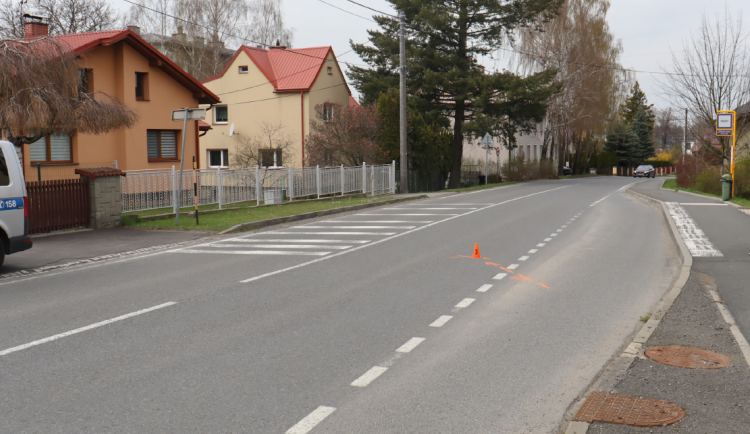 Řidič v Třinci srazil chodce a odjel. Svědky nehody teď hledá policie