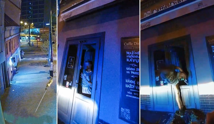 Hladový muž vnikl do kavárny rozbitými dveřmi. Drze pak tvrdil, že je spolumajitel