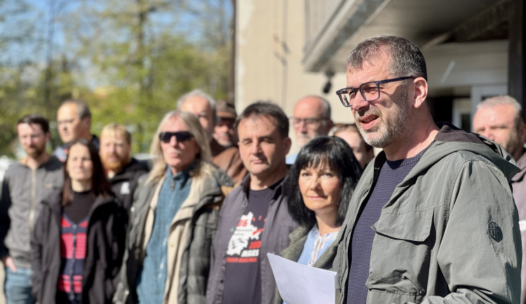 Český rozhlas vstoupil do stávkové pohotovosti, přidala se i budějcká redakce