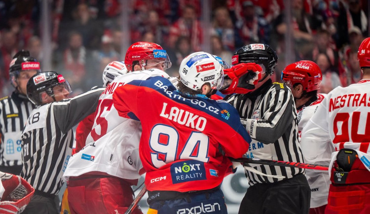 Třinec předvedl velkolepý obrat a ve finále slaví první výhru nad Pardubicemi