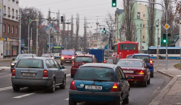 Řidiče v Ostravě čekají omezení. Opravy na Mariánskohorské začínají už dnes večer