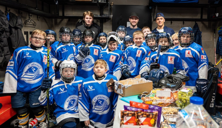 Radost ze hry pro stovky mladých hokejistů. Turnaje završily projekt Puky pomáhají