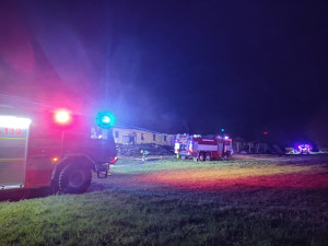 Na Opavsku hořel kravín. Majitel se nadýchal zplodin, několik zvířat uhynulo