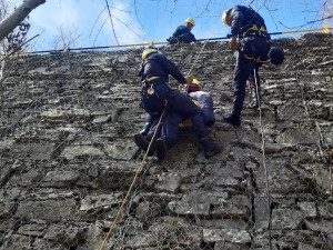VIDEO: V horách se ztratili cyklisté i maminka jednoho z nich. Naštěstí šlo o cvičení