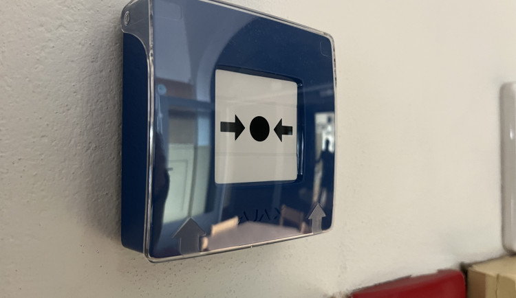Na školách v Trutnově mají tlačítko pro rychlé přivolání pomoci