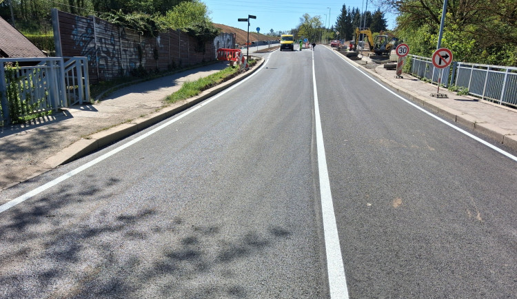 Do velmi velmi frekventované Zborovské ulice se od 1. května vrací provoz