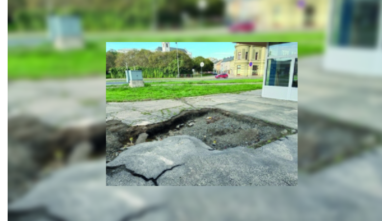 Dozvuky povodní. Opava téměř za dva miliony opravuje zničené chodníky
