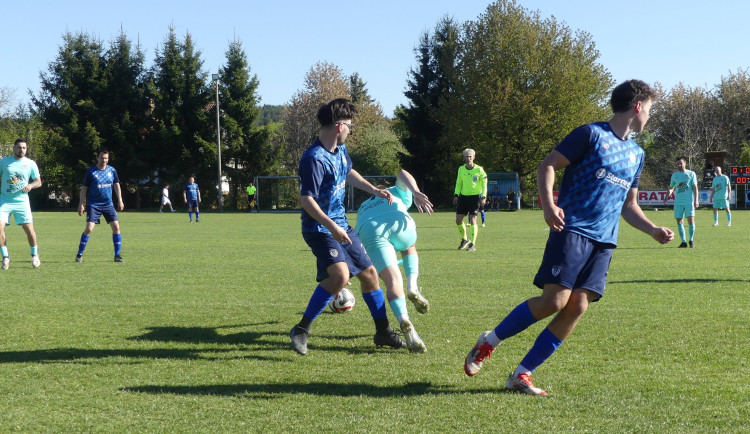 Další kolo okresních fotbalových soutěží. Sedlec doma podlehl Srubci 0:10