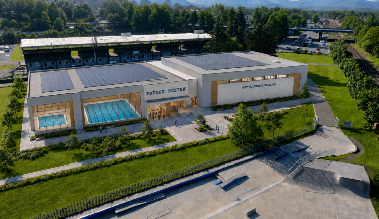 Kluziště i bazén v jednom areálu, Frýdek-Místek představil nový sportovní areál