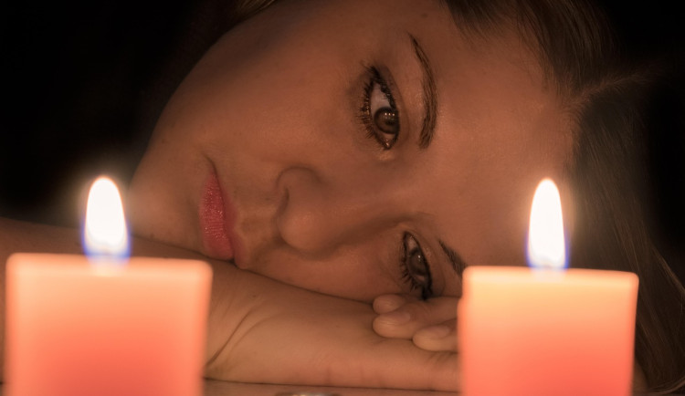 V Praze je blaze? Pro singles rozhodně ne, lépe se jim žije na Karlovarsku