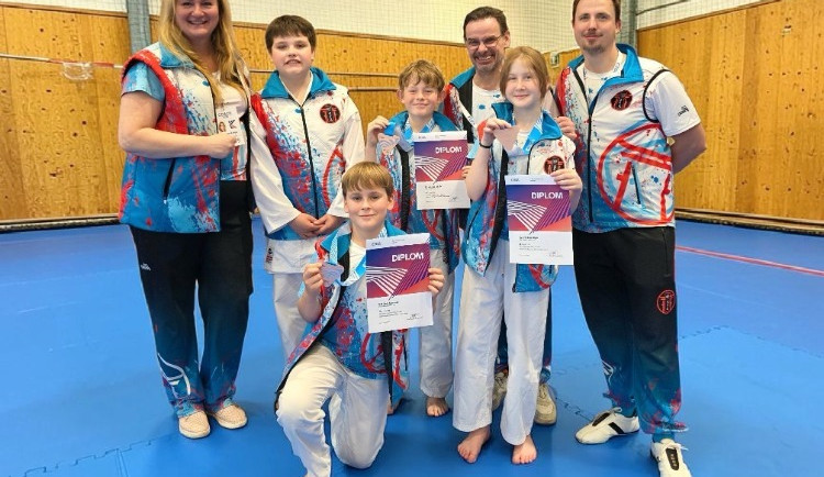 Karate Slavia Liberec slaví 50 let. Na mistrovství republiky vybojovala tři medaile