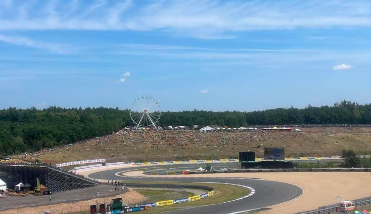 FOTO: MotoGP v Brně láká davy. Podívejte se na sobotní atmosféru kolem okruhu
