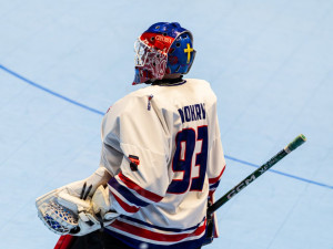FOTO: Těžký úvod. Hokejbalisté zahájili domácí MS v Ostravě výhrou nad Finskem 8:6