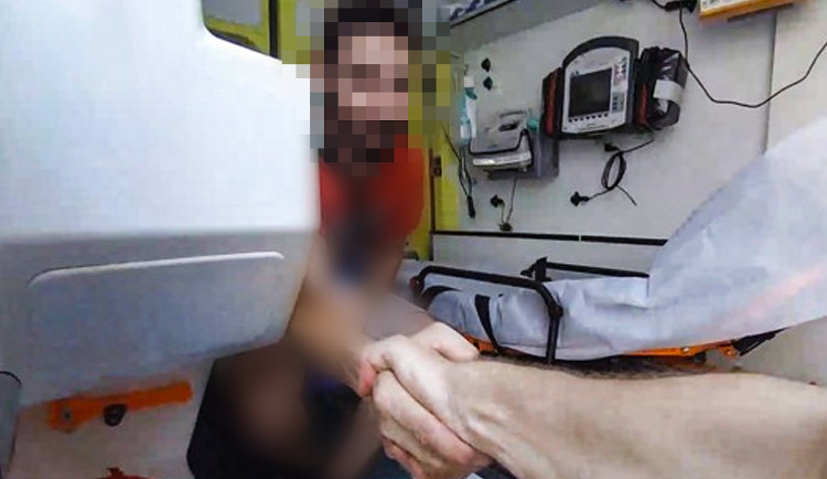 Muž se svěřil příbuzné, že chce skočit pod vlak. Pak začal závod s časem