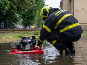 Účet za silné bouřky. Hasiči v kraji vyjížděli k bezmála 120 událostem