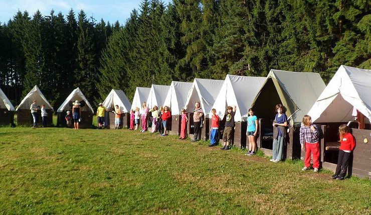 Spolek zrušil zaplacené letní tábory stovce dětí z dětských domovů. Případ řeší školský ombudsman