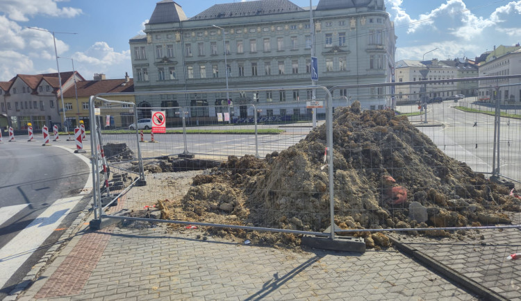 Rekonstrukce semaforů na frekventované křižovatce ve Frýdku-Místku míří do finále