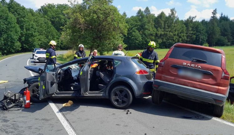 Při střetu dvou aut se zranili tři lidé, pomoc přivolal systém eCall