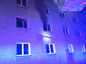 Požár elektrokoloběžky v Hlučíně. Z bytového domu museli evakuovat 31 lidí