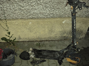 Požár elektrokoloběžky v Hlučíně. Z bytového domu museli evakuovat 31 lidí