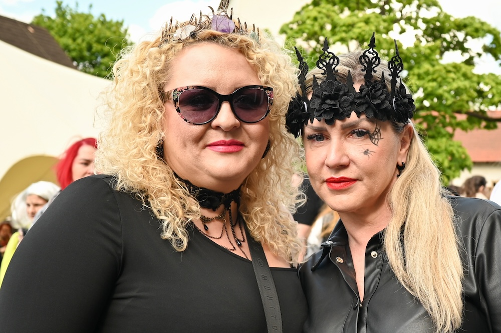 V Ostravě pálili čarodějnici. Lidé oblehli hrad