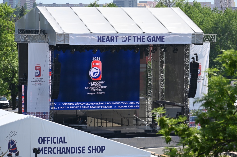 Ostrava před začátkem MS v hokeji: okolí arény se připravovalo na šampionát