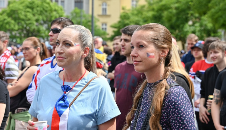 Češi! Ještě jeden! Masarykovo náměstí zářilo radostí