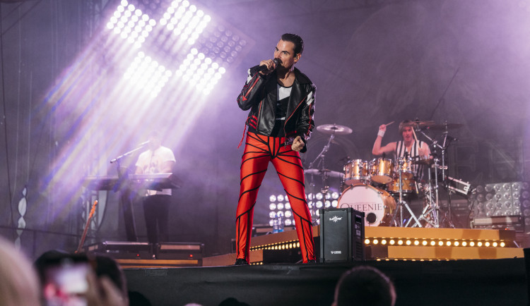 Golfresort Lázně Bohdaneč hostil jeden z nejprestižnějších turnajů v Česku. Doplnila ho show skupiny Queenie
