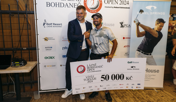 Golfresort Lázně Bohdaneč hostil jeden z nejprestižnějších turnajů v Česku. Doplnila ho show skupiny Queenie