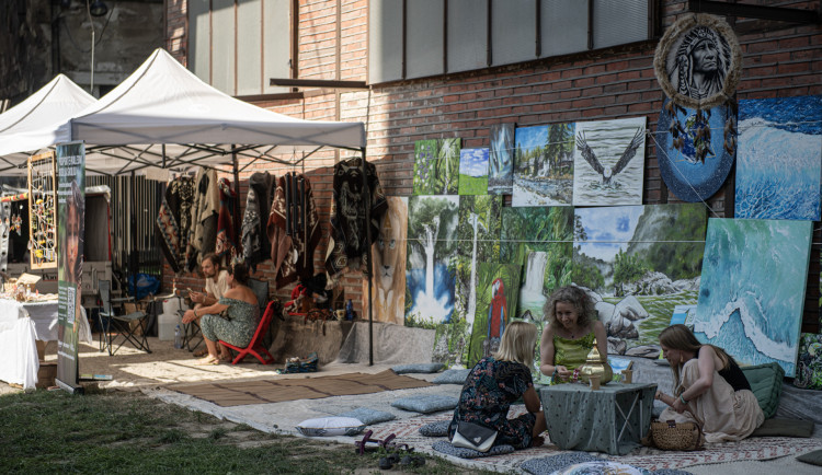 Čtyři dny plné hudby se chýlí ke konci. Festival Colours of Ostrava přivezl světová jména a desetitisíce lidí